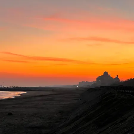 Beachfront With Terrace, Lido, Venice ヴェネツィア・リド島