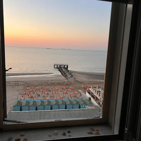 Beachfront With Terrace, Lido, Venice Apartmán *